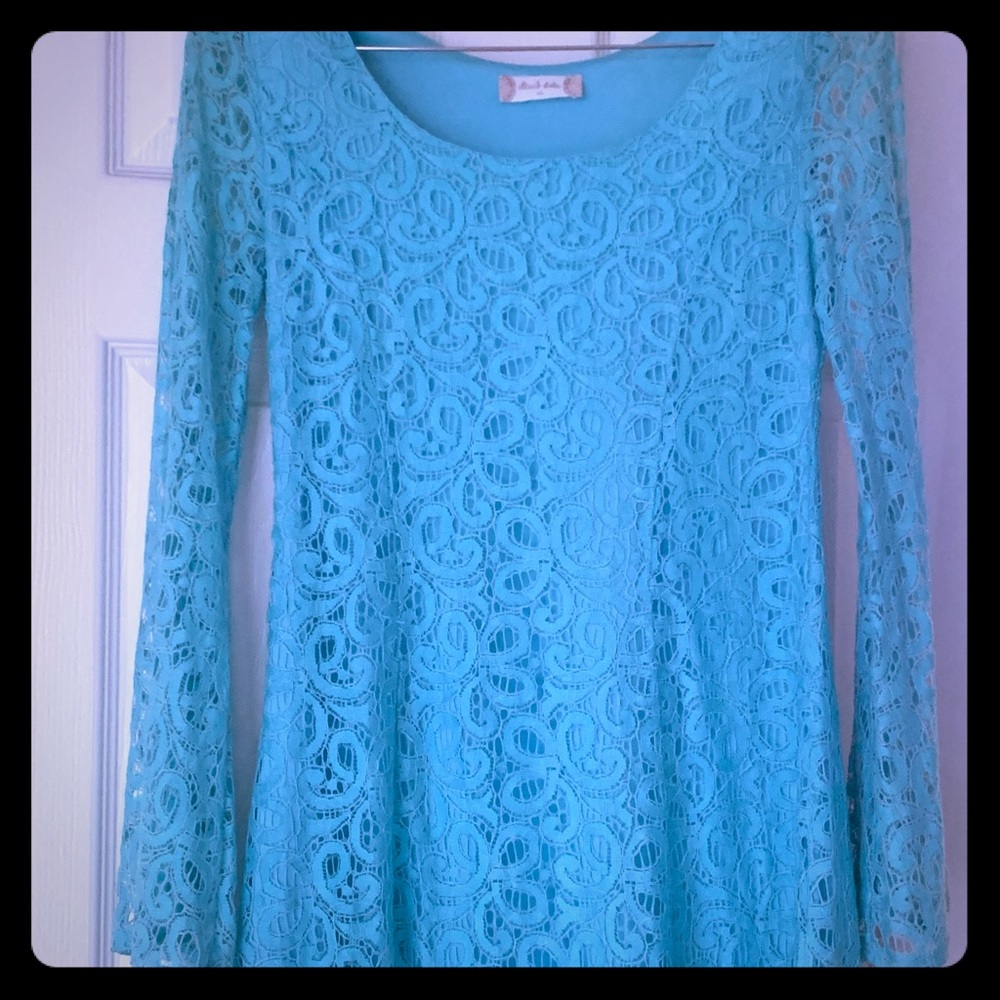 Flared. Sleeves . Nuff said !